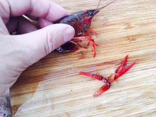 Add crayfish and stir-fry until the shells turn red.