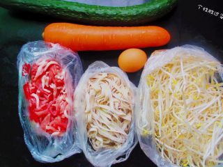 Prepare cucumber, carrot, noodles, egg, mung bean sprouts, shredded pork, and seasonings.
