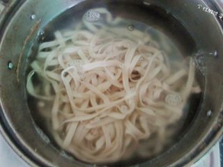 Add a few drops of vinegar and a little salt to boiling water, then cook the noodles until just tender.
