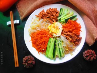 For a spicy version, drizzle a sour-spicy sauce or chili oil over the noodles.