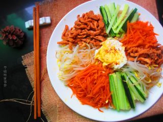 Serve cold or at room temperature as a refreshing summer noodle meal.