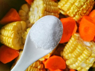 Add one large spoonful of salt and one spoonful of vinegar, then get ready to serve.