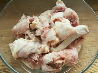 Season the chicken lightly with soy sauce and cornstarch.
