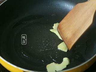 Add garlic and bell pepper, then stir-fry briefly.