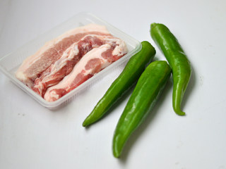 Mix ground pork with scallion, ginger, soy sauce, salt, and cornstarch.