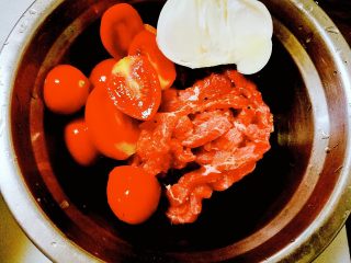 Marinate the beef with black pepper and a little oil for at least 30 minutes, then coat it lightly with cornstarch.