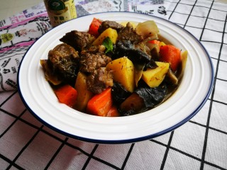 Finish with basil leaves and extra black pepper if you like.