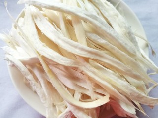 Mix garlic, soy sauce, salt, sesame oil, and optional vinegar or chili oil.
