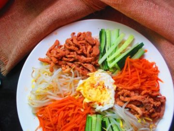 Cold Noodles with Seasonal Vegetables
